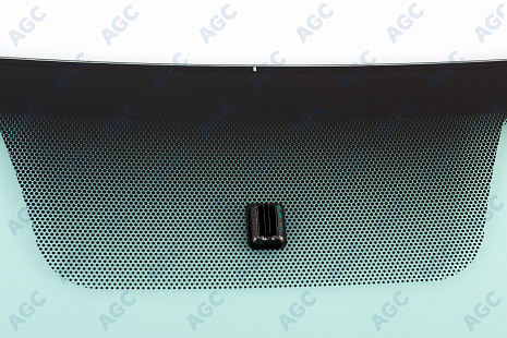 Фото MGC RENAULT SANDERO I 2008-/DUSTER I 2010-/NISSAN TERRANO III 2014- Стекло ветровое Зеленое- Solar control