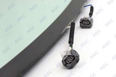 Фото MGC TOYOTA CAMRY 2014-2018 Стекло ветровое Зеленое/Зеленая полоса + Шумоизоляция -С полным обогревом-ДД - Доп.обор