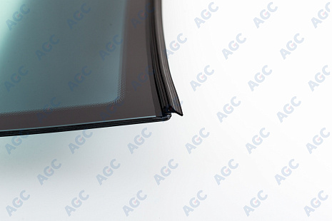 Фото MGC VOLKSWAGEN TOUAREG/PORSCHE CAYENNE 2002- Стекло ветровое Зеленое/Серая полоса + Solar control -ДД-VIN-Инкапс- Изм.шелк