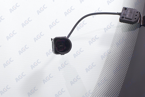 Фото NDG VOLKSWAGEN POLO V 4D СЕД 2015- Стекло ветровое Зеленое - Solar Control -С полным Обогревом- Шелк.под ДД-VIN- Нижний молдинг