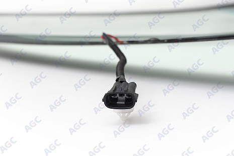 Фото MGC TOYOTA CAMRY 2014-2018 Стекло ветровое Зеленое/Зеленая полоса + Шумоизоляция -С обогревом зоны дворников - Доп.обор